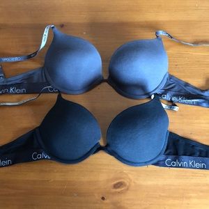 2 calvin klein bras